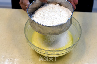 草莓蛋糕卷 德普烘焙实验室的做法步骤：4