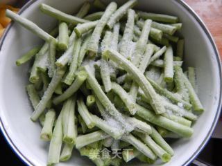 【苏州】砂锅肉末豆角的做法步骤：2