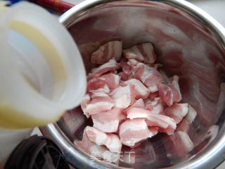 【武汉】土豆粉蒸肉的做法步骤：2