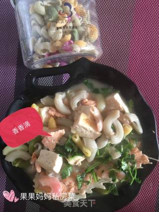 【沈阳】三文鱼骨炖豆腐多味圈圈面的做法步骤：8