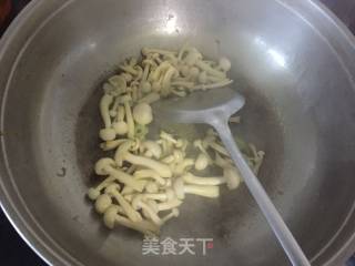 【东北】小炒白玉菇的做法步骤：3