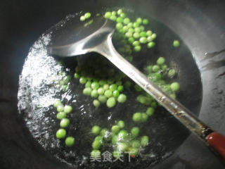【宁波】青豆炒蘑菇的做法步骤：3