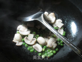 【宁波】青豆炒蘑菇的做法步骤：6