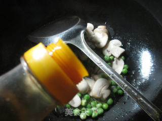 【宁波】青豆炒蘑菇的做法步骤：7