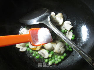 【宁波】青豆炒蘑菇的做法步骤：8