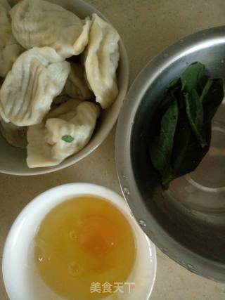【东北】彩绿黄金煎饺的做法步骤：1