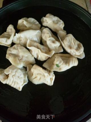 【东北】彩绿黄金煎饺的做法步骤：2