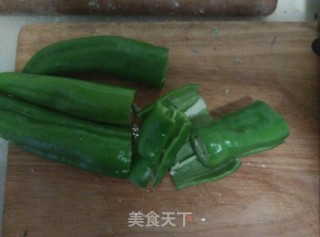 【西安】尖椒梆梆肉的做法步骤：1