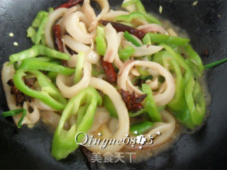 【河北】尖椒炒鱿鱼圈的做法步骤：7