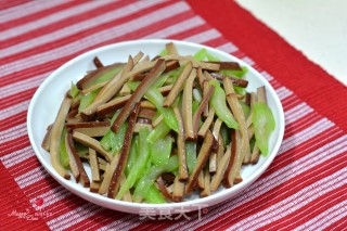 【北京】鸡蛋干炒芹菜的做法步骤：9