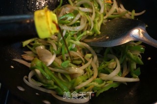【北京】洋葱炒尖椒的做法步骤：6