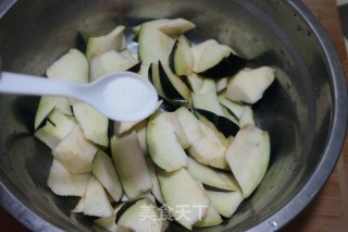 【北京】青椒炒茄子的做法步骤：4