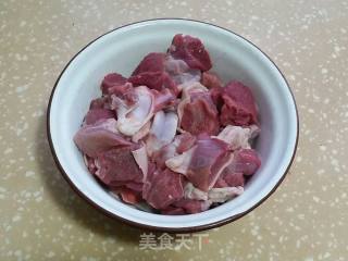 山药萝卜炖羊肉的做法步骤：1