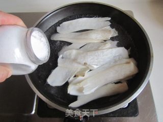 【湖北】杏鲍菇培根卷的做法步骤：3