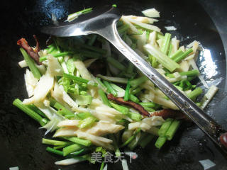 【宁波】酱肉冬笋炒芹菜的做法步骤：4