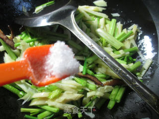 【宁波】酱肉冬笋炒芹菜的做法步骤：6