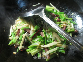 【宁波】酱肉冬笋炒芹菜的做法步骤：7