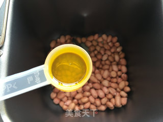 面包机版油炒花生米的做法步骤：2