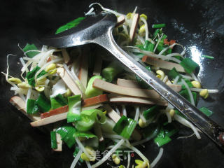 【宁波】鸡蛋干炒黄豆芽的做法步骤：4