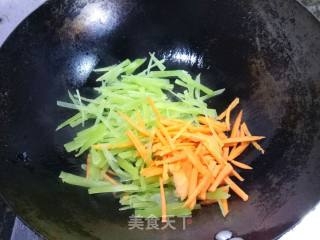 【苏州】小炒莴笋丝的做法步骤：5