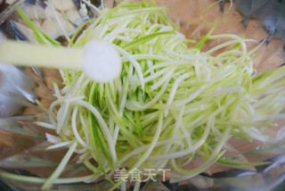 【北京】凉拌西葫芦的做法步骤：4
