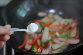 【湖南】鸡蛋豆腐炒火腿的做法步骤：5