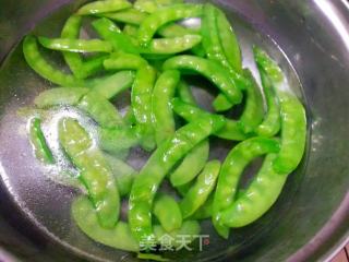 腊肉炒荷兰豆的做法步骤：2