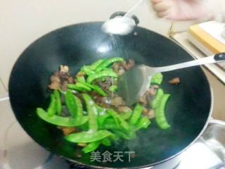 腊肉炒荷兰豆的做法步骤：7