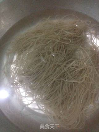 肉末豆芽粉丝的做法步骤：1