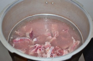 【天津】五香烧牛肉的做法步骤：2