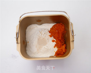 萌你一脸的猪鸡小餐包的做法步骤：3