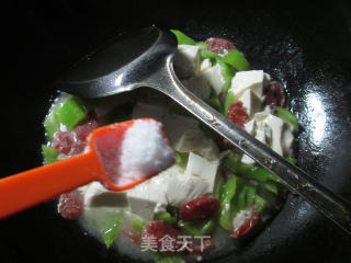 【宁波】尖椒香肠豆腐的做法步骤：6