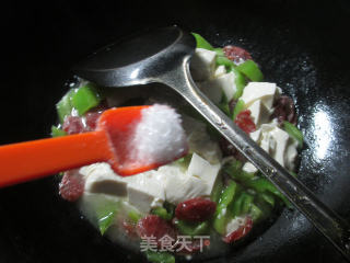 【宁波】尖椒香肠豆腐的做法步骤：7