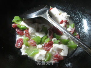 【宁波】尖椒香肠豆腐的做法步骤：8