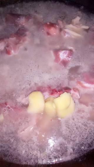 【贵州】香辣龙骨煲的做法步骤：2