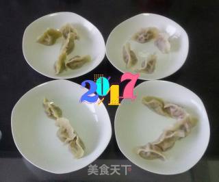 【东北】 猪肉酸菜馅儿饺子的做法步骤：11