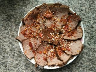 卤香牛肉的做法步骤：4
