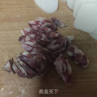 【金华】腊肠炒年糕的做法步骤：2