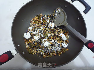 核桃黑芝麻酥糖的做法步骤：6