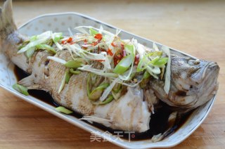 【广东】清蒸鲈鱼的做法步骤：5
