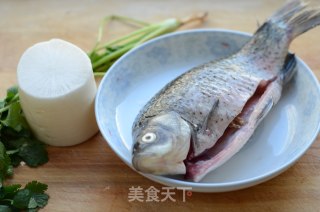【山西】萝卜丝鲫鱼汤的做法步骤：1