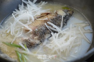 【山西】萝卜丝鲫鱼汤的做法步骤：5