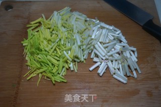 【北京】蒜黄炒鸡蛋的做法步骤：2