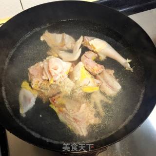 【广东】鱼翅头土鸡汤的做法步骤：3