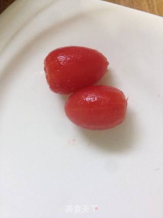 米酒酿圣女果的做法步骤：1