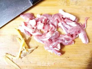 【苏州】茨菇炒肉丝的做法步骤：1