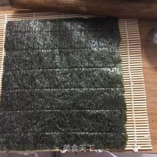 鸡蛋火腿紫菜卷的做法步骤：1