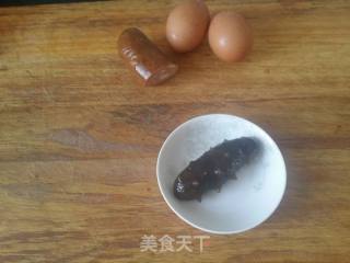 【东北】海参炒鸡蛋香肠的做法步骤：1
