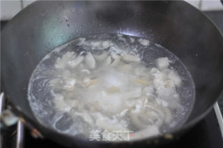 【湖南】肉皮焖油豆腐的做法步骤：3