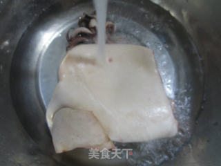 【宁波】墨鱼鲞烧五花肉的做法步骤：2